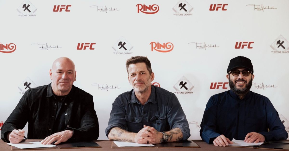 زاك سنايدر يقتحم عالم UFC ويُشارك المستشار تركي آل الشيخ