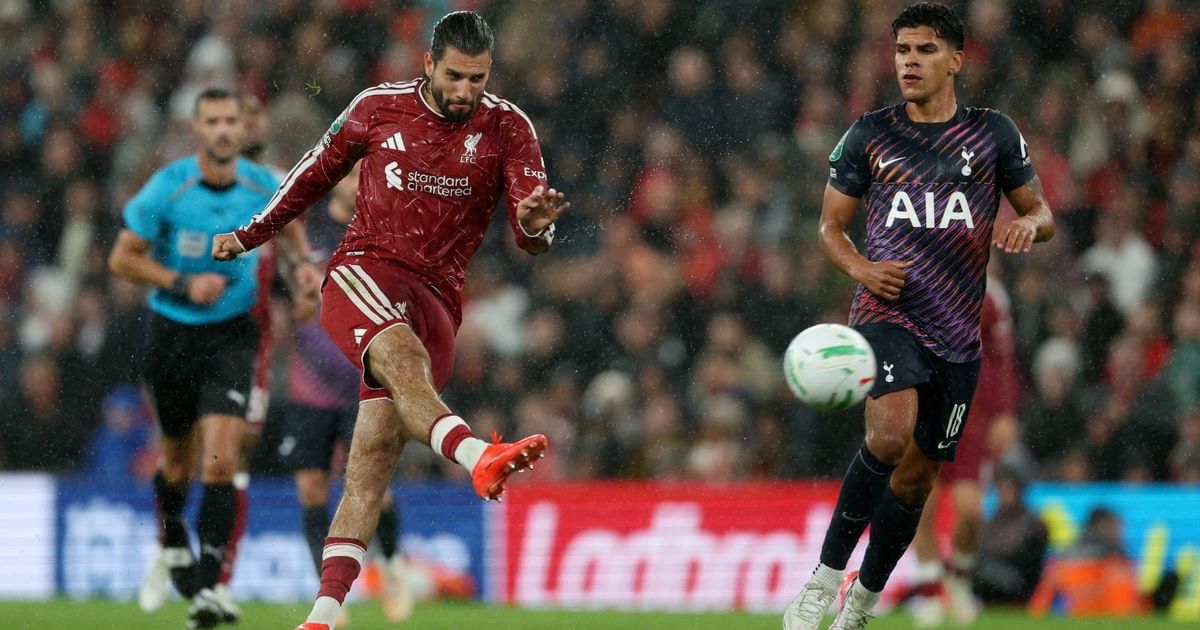 ليفربول يتجاوز توتنهام في الكأس وقنبلة سوبوسلاي تخطف الأضواء