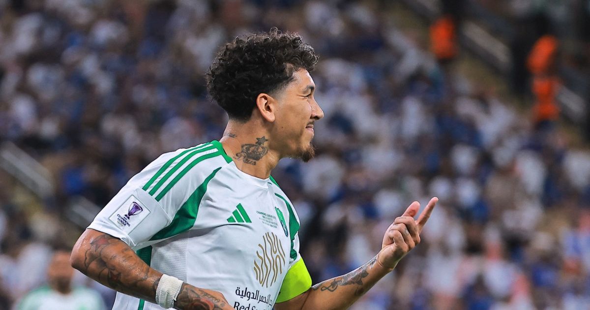 فيرمينو "يحسم مستقبله" مع الأهلي السعودي