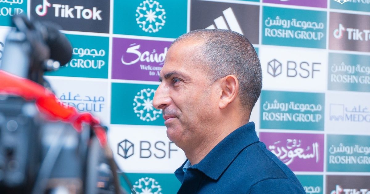 الرياض يقصي صبري لموشي وبندر الكبيشان يخلفه حتى نهاية الموسم