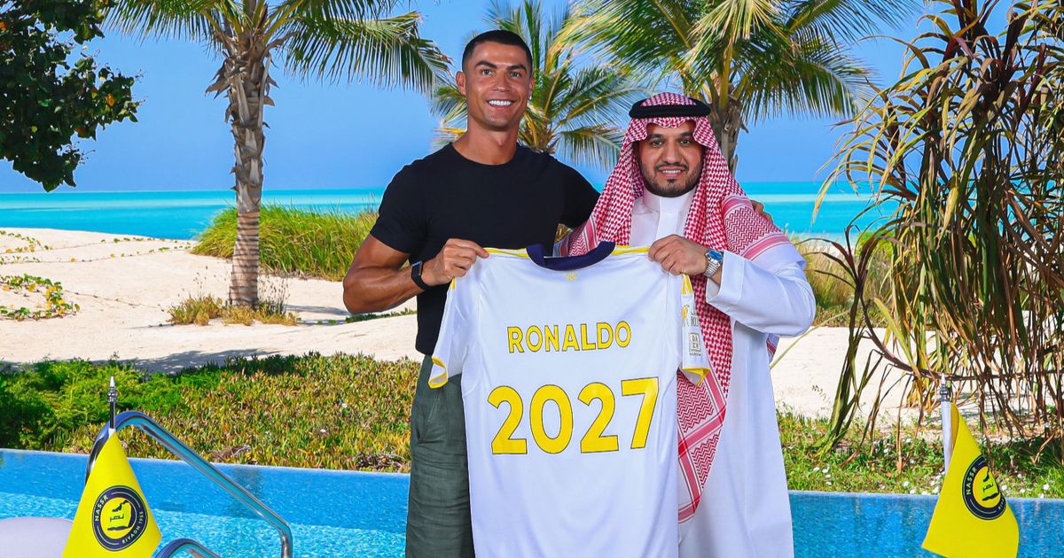 رونالدو بعد تمديد عقده مع النصر: فصل جديد ولنصنع التاريخ معاً