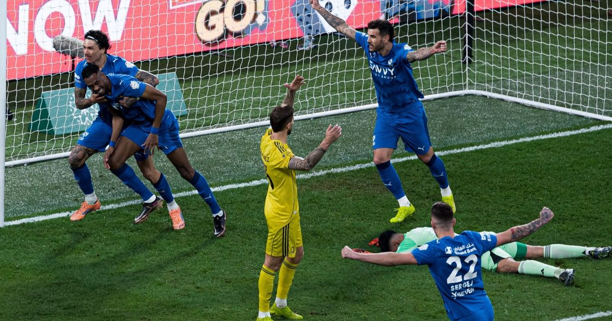 شاهد.. النصر يدفع ثمن "ضربة العقيدي" والهلال يوسع الفارق إلى 7 نقاط