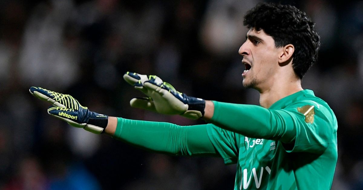 قرار مفاجئ.. جيسوس يستبعد ياسين بونو من مباراة الهلال والخليج