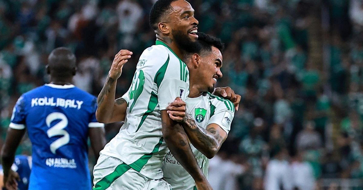 الأهلي يُزيح الهلال بثلاثية ويبلغ نهائي دوري أبطال آسيا