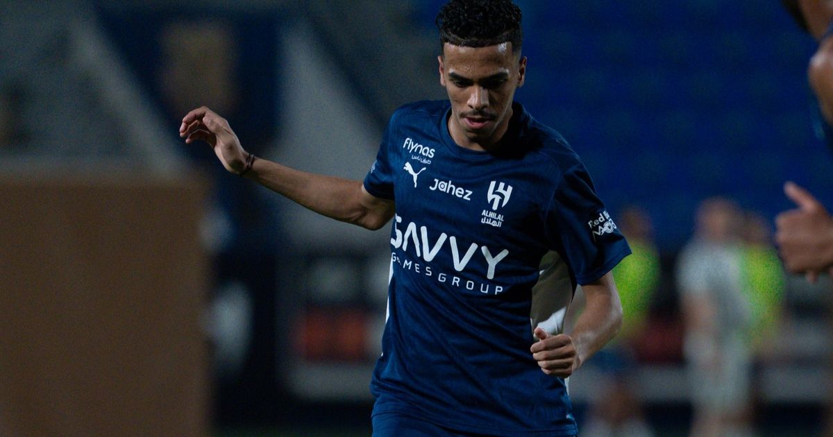 القادسية يتمسك بضم الجوير من الهلال بعرض جديد