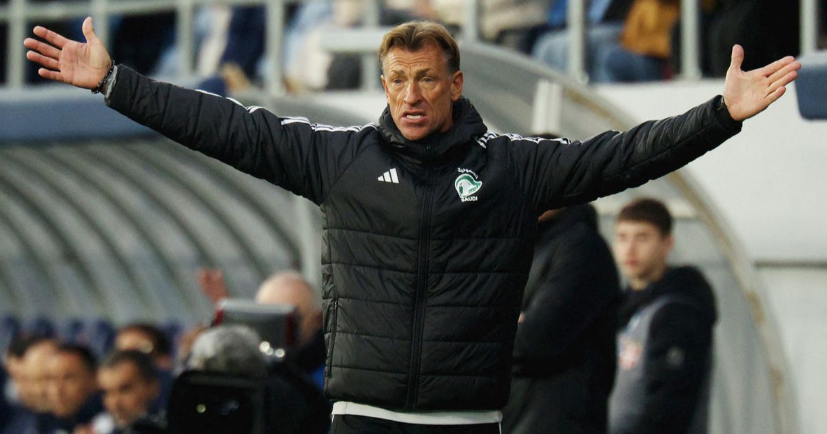 هيرفي رينارد "يعتزم الاستقالة" من تدريب السعودية وقد يقود غانا في كأس العالم