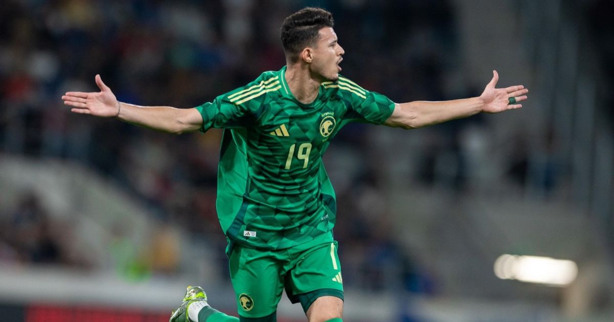 رينارد يستبعد عبد الله الحمدان من مباراة السعودية أمام الجزائر