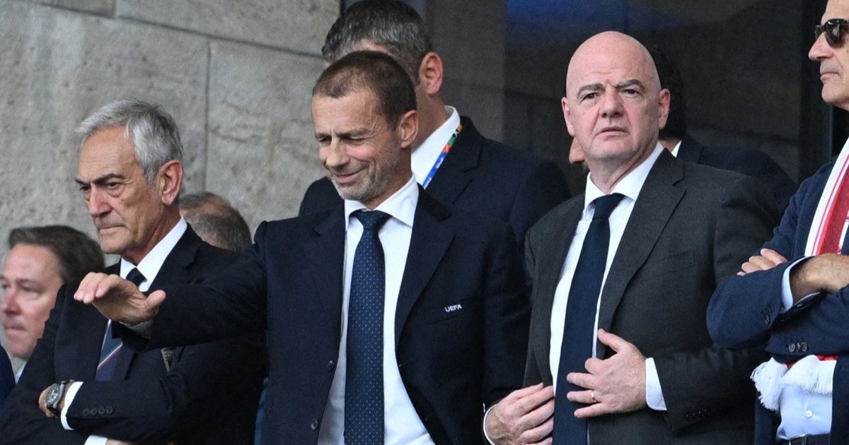 "يويفا" يبحث عن مرشح له مصداقية لمنافسة إنفانتينو في الانتخابات
