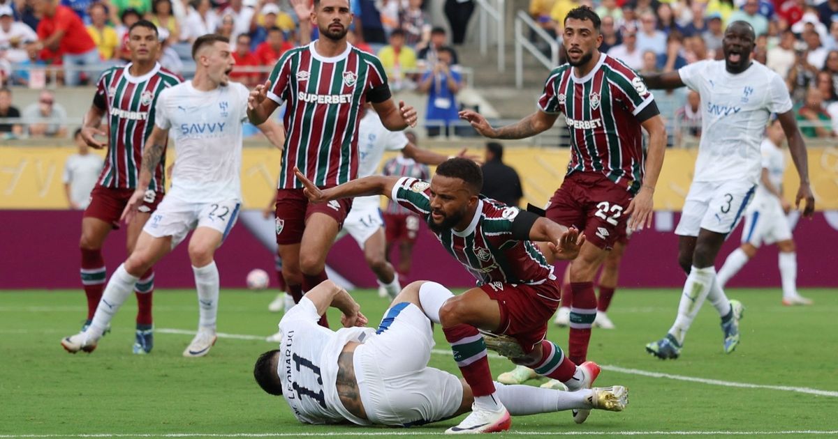 فلومينينسي يتقدم بالشوط الأول و"VAR" يحرم الهلال من ركلة جزاء