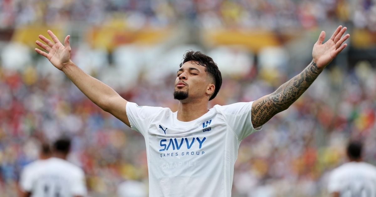 ليوناردو يترقب.. الهلال يدرس خروج كانسيلو من قائمة الدوري السعودي