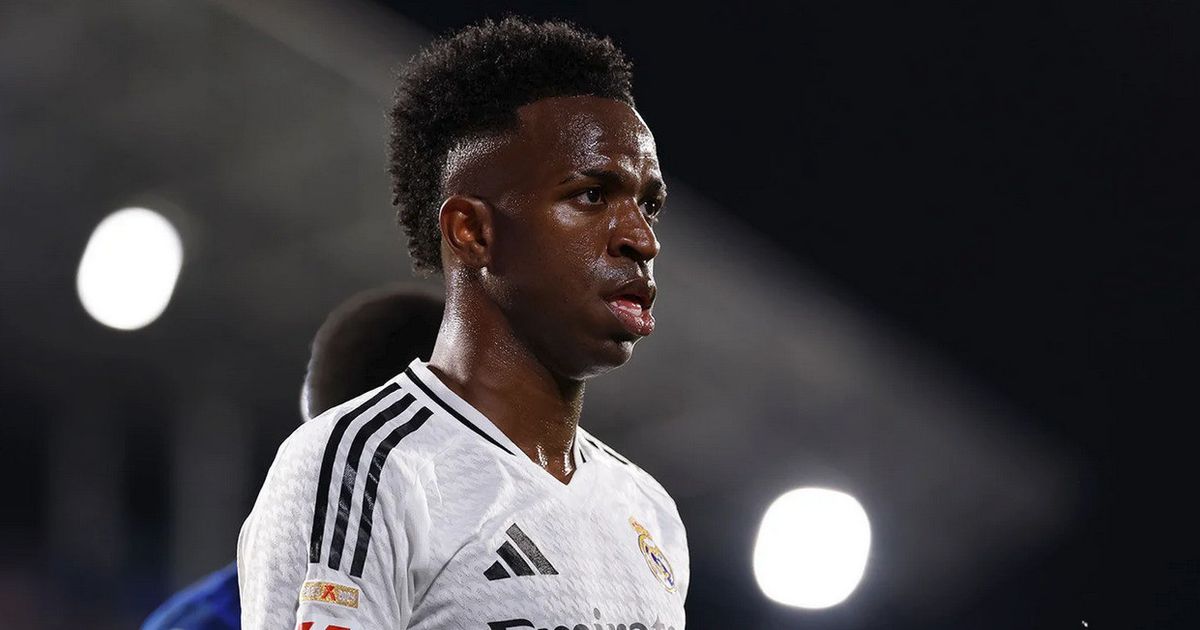 فينيسيوس "يريد راتب رونالدو".. و"يراوغ" ريال مدريد بشأن تجديد عقده