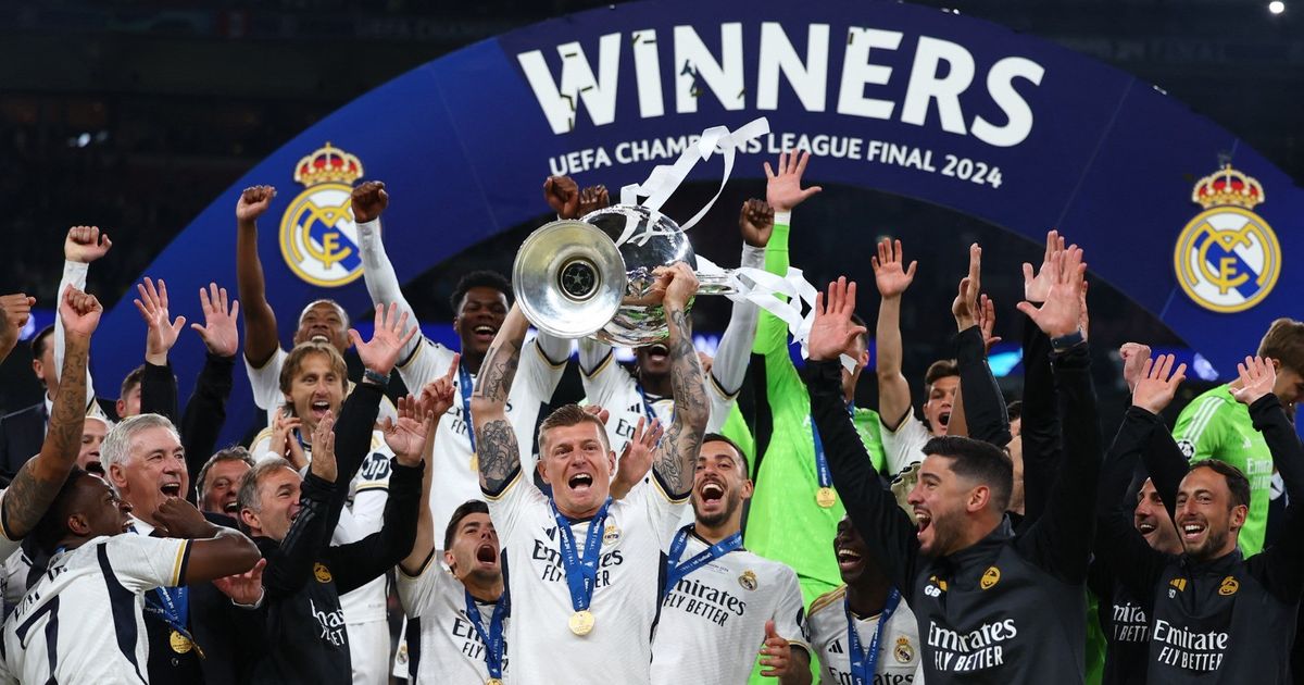 توني كروس يرد ساخراً على أوبي ميكيل.. لماذا لم تلعب في ريال مدريد؟