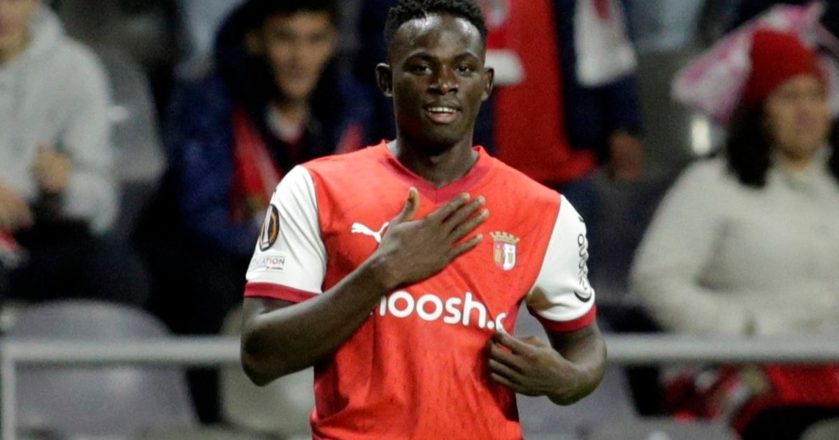 جيسوس يعلن رحيل لابورت وأوتافيو عن النصر وتطورات صفقة روجر فرنانديز