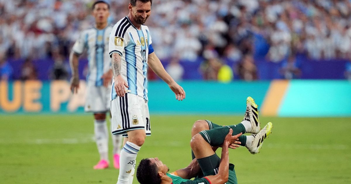 مساحات سبورت : الاتحاد الجزائري يشكو الحكم مارشينياك للتغاضي عن طرد ليونيل ميسي