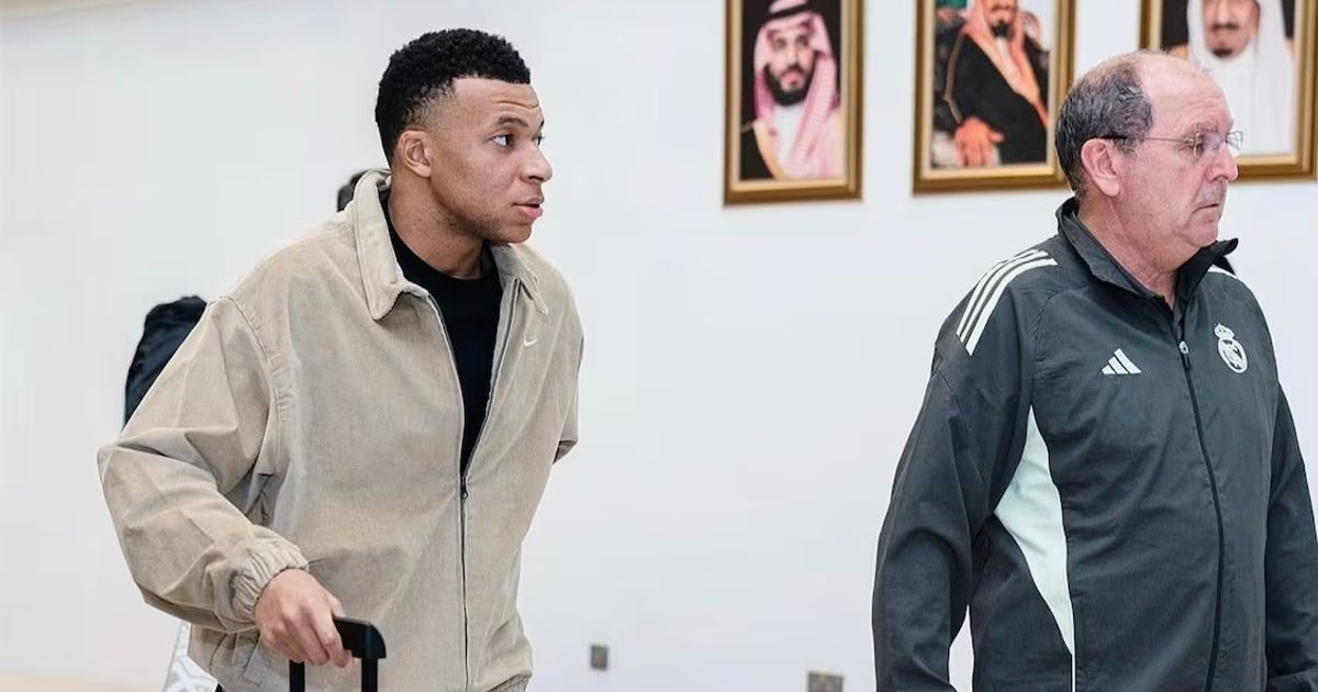 "السلام عليكم يا سعودية".. كيليان مبابي يصل جدة قبل كلاسيكو السوبر