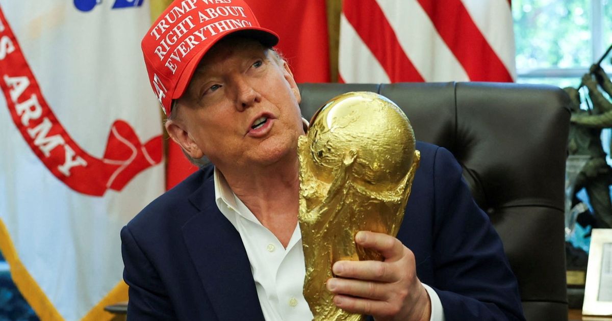 ترمب يهدد بنقل مباريات كأس العالم 2026 من المدن "غير الآمنة"