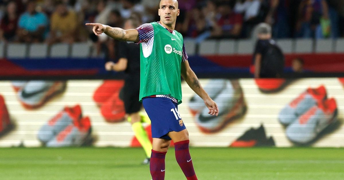 برشلونة يفسخ عقد لاعب الوسط أوريول روميو