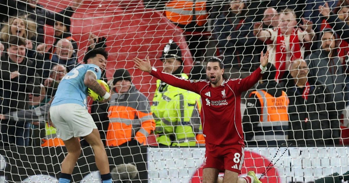 شاهد.. هالاند غاضب من شرقي بعد النهاية الجنونية بين ليفربول وسيتي