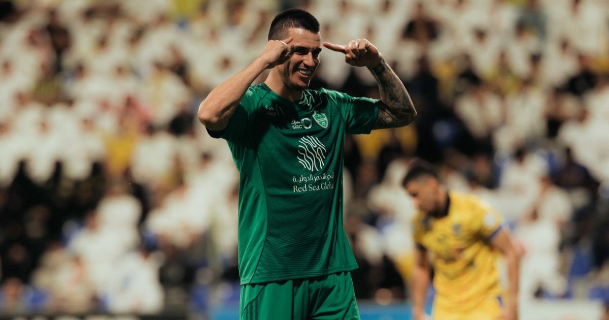 شاهد.. إيبانيز يمنح الأهلي فوزاً "من وضع الطيران" ويضغط على الهلال