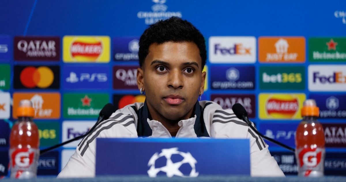 "الأمر يتعلق بوالدي".. رودريغو يتحدث لأول مرة عن العروض السعودية