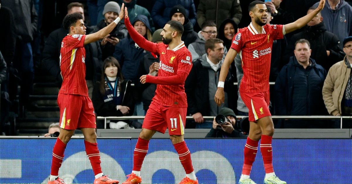 "نجم ليفربول" قربان النصر لتجديد تعاقد كريستيانو رونالدو