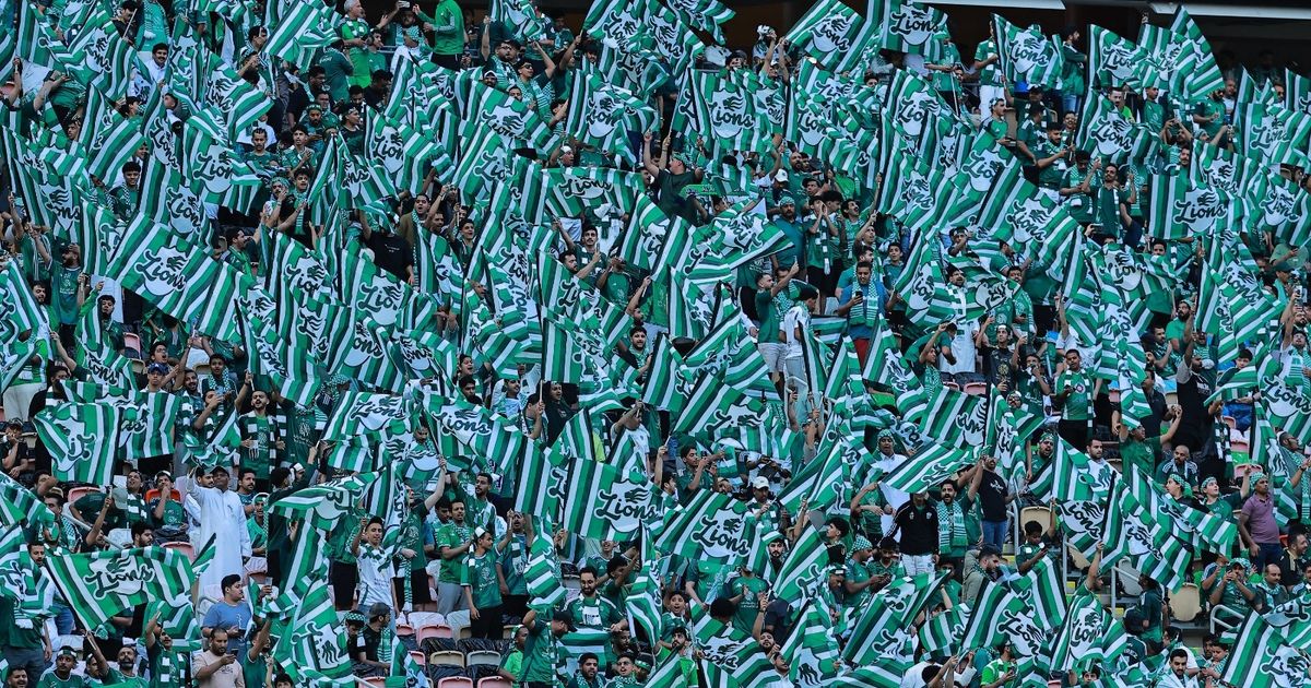 احتفالات صاخبة لجمهور الأهلي مع لاعبيه بلقب دوري آبطال آسيا