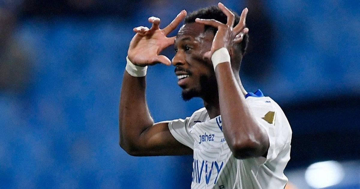 محمد كنو يواصل "مسيرة المجد" مع الهلال بعد تمديد عقده