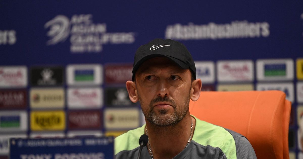 مدرب أستراليا يرجّح فوز فريقه على "المنتخب السعودي القوي جداً"