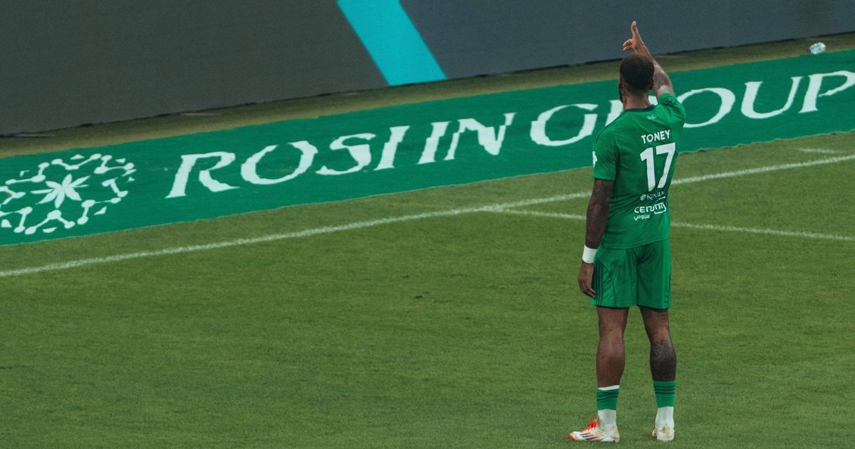 شاهد.. الأهلي يستعيد توازنه على حساب الحزم ويواصل مطاردة الهلال