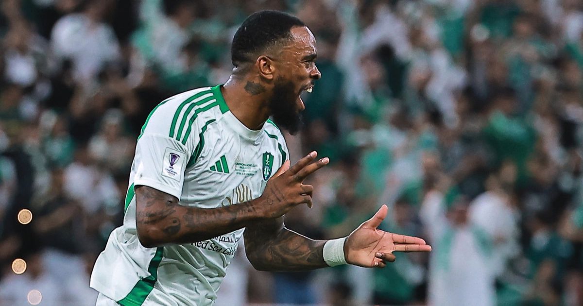 المدير الرياضي للأهلي السعودي يرد على شائعات رحيل إيفان توني