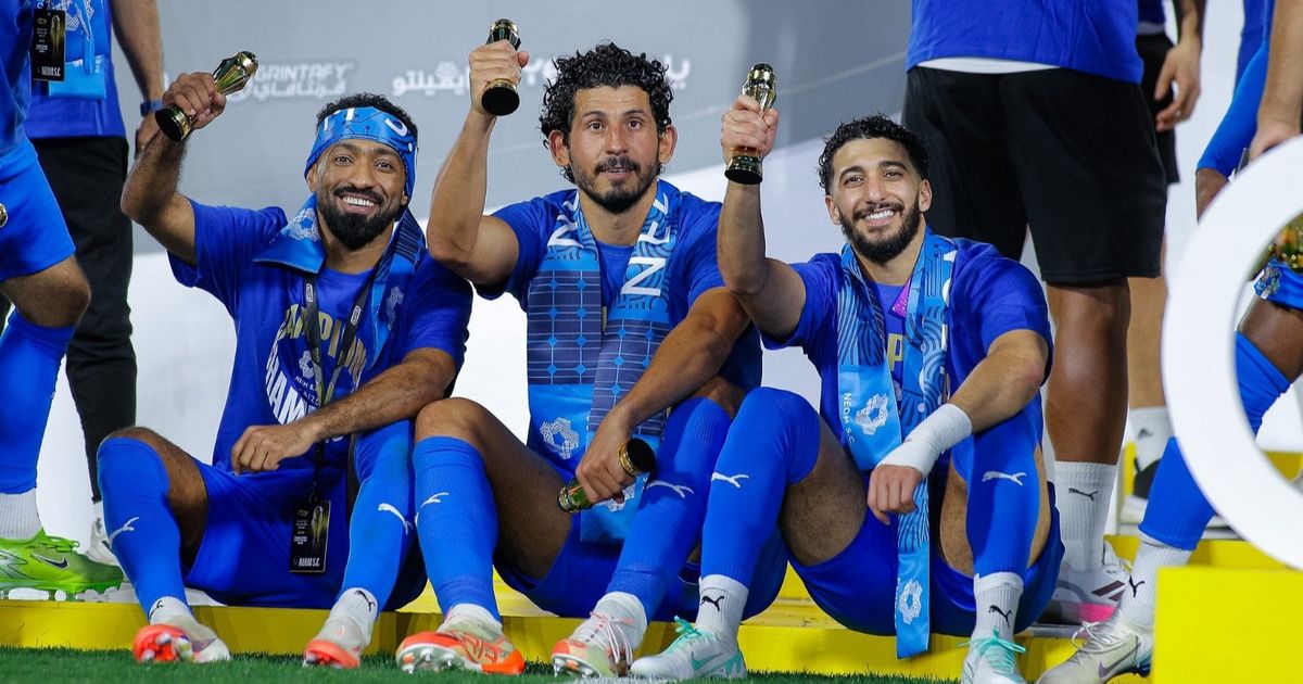 نيوم يحتفل بلقبه وصعوده التاريخي إلى دوري روشن السعودي