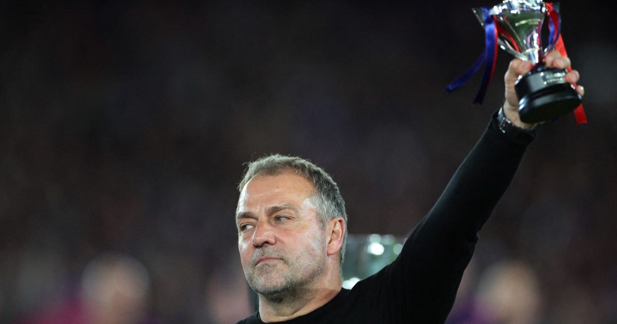 هانزي فليك يهدد عرش غوارديولا في برشلونة بأرقام قياسية