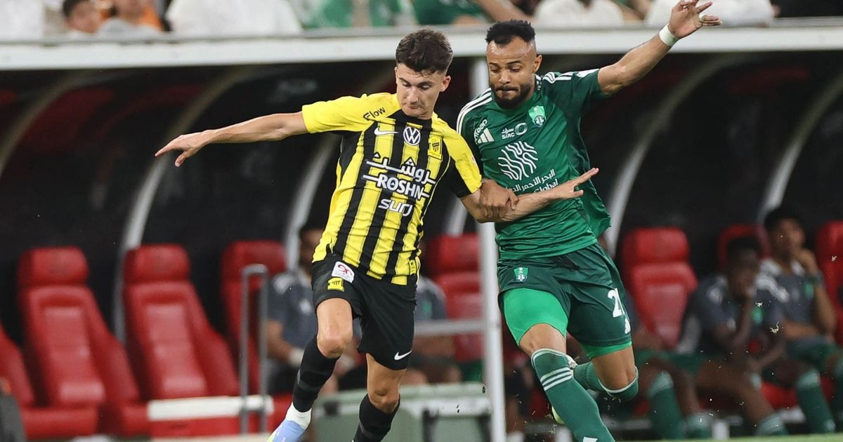 شاهد.. لقطة مثيرة للجدل تشعل ديربي جدة بين الأهلي والاتحاد