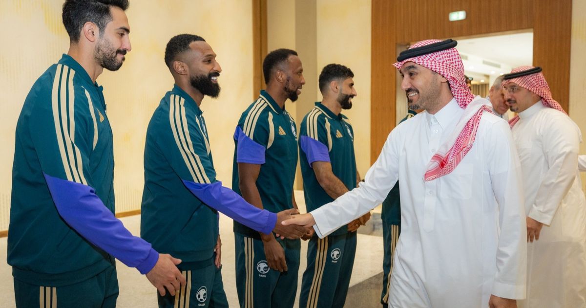 وزير الرياضة يلتقي بعثة المنتخب السعودي قبل المغادرة للمونديال