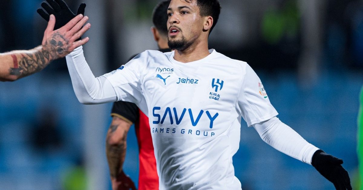 رحيل جماعي في الهلال السعودي.. من غادر حتى الآن؟