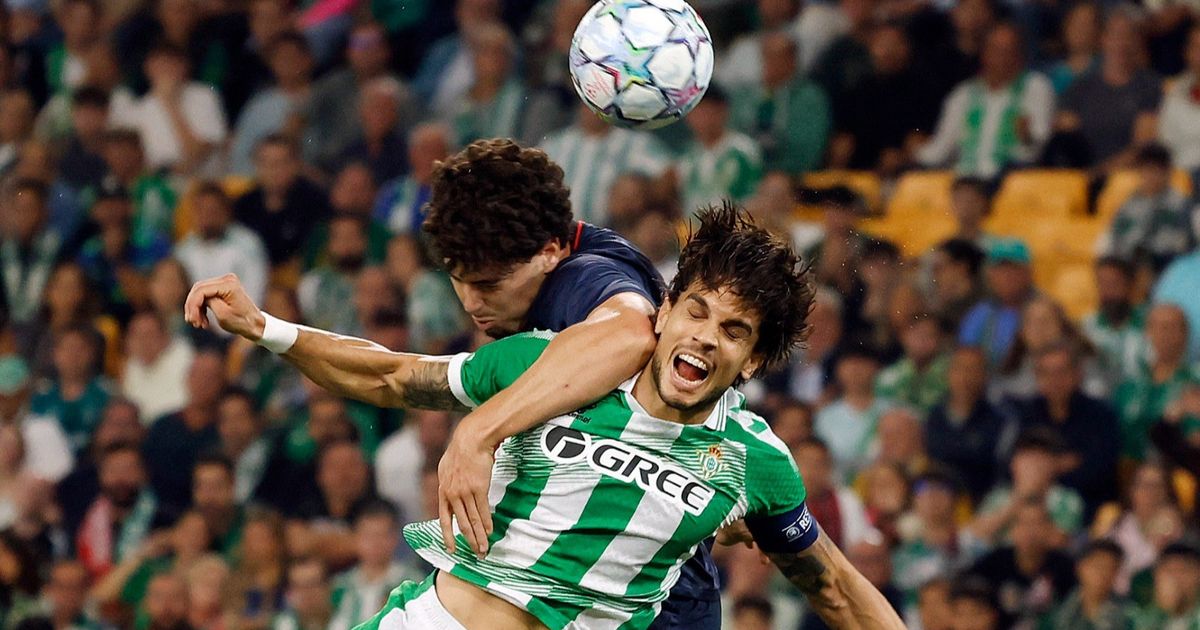 لماذا بكى لاعب برشلونة السابق بعد الفوز على فينورد؟