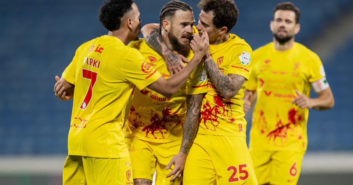 شاهد.. القادسية يبتعد أكثر عن المنافسة بتعادل مخيب مع ضمك