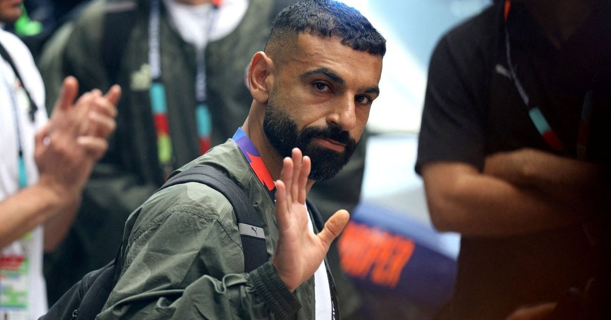 الفوضى مستمرة.. مدافع مصر يغادر المعسكر على طريقة محمد صلاح