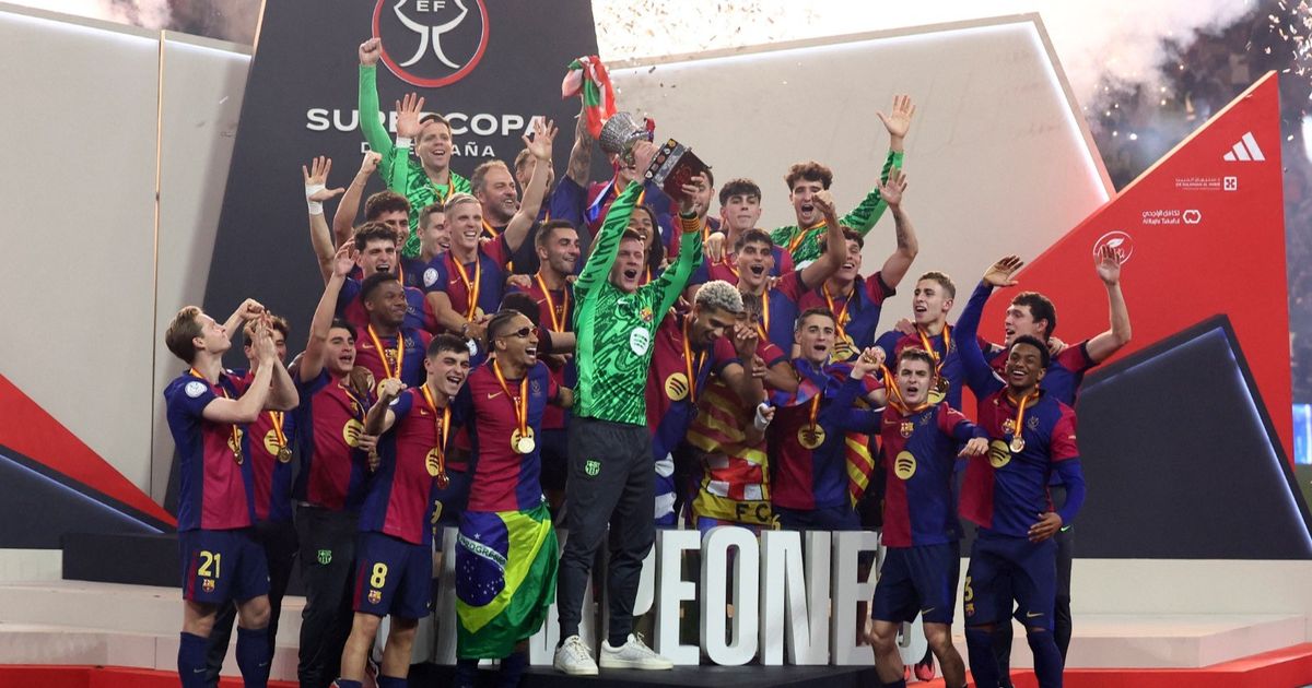 تير شتيغن "فخور" برفعه كأس السوبر: المنافسة قوية في عرين برشلونة