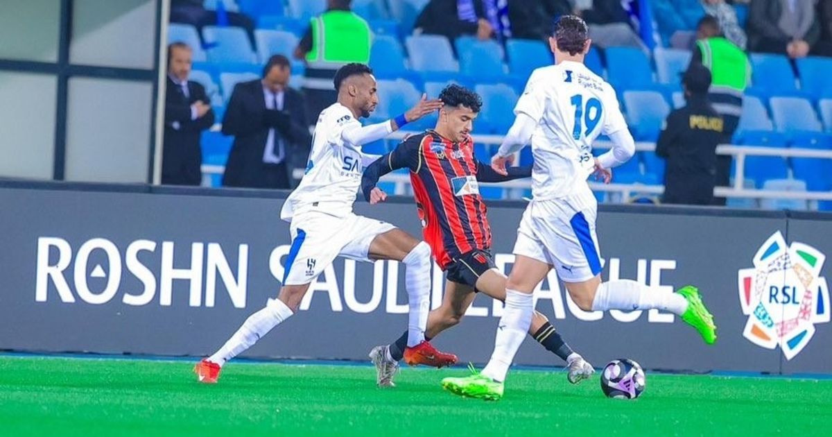 شاهد.. الرياض يفرمل الهلال ويخلط الأوراق بقمة الدوري السعودي