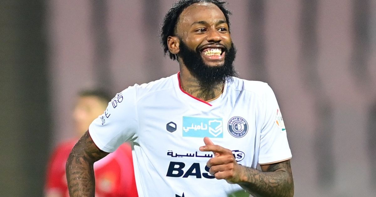 شاهد.. الخليج وضمك يعقّدان وضع الفتح والوحدة في دوري روشن