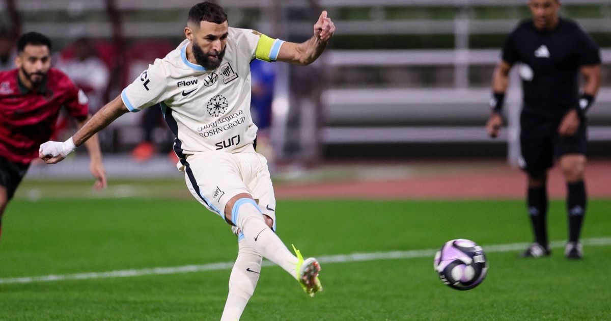 شاهد.. كريم بنزيما يسجل "هاتريك" في الشوط الأول من لقاء الاتحاد والخلود