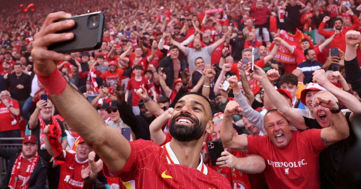 شاهد.. ليفربول يفاجئ صلاح باستعراض أجمل أهداف "الملك المصري"