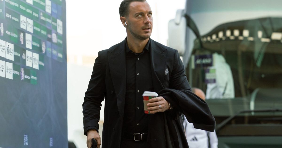 ماذا قال يايسله للاعبي الأهلي في الطائرة بعد مباراة الهلال؟