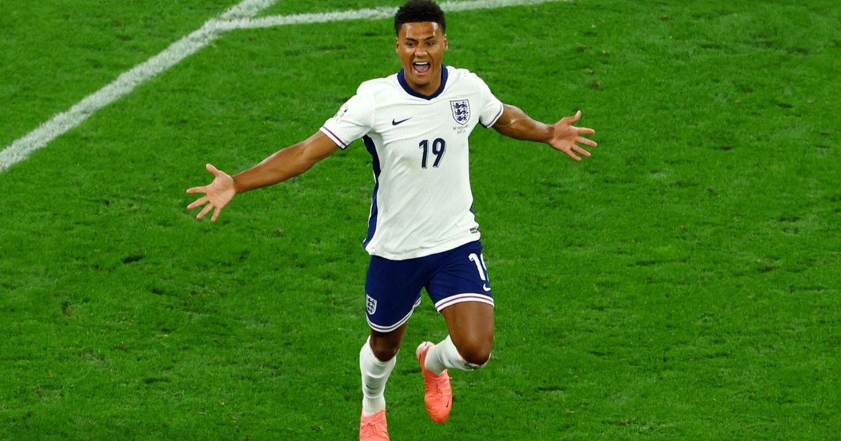 واتكينز يصل الرياض تمهيداً للتعاقد مع الهلال