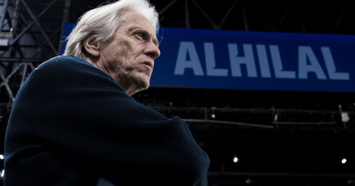 عرض رسمي من النصر للمدرب جيسوس ومفاوضات مع زميل رونالدو بالبرتغال