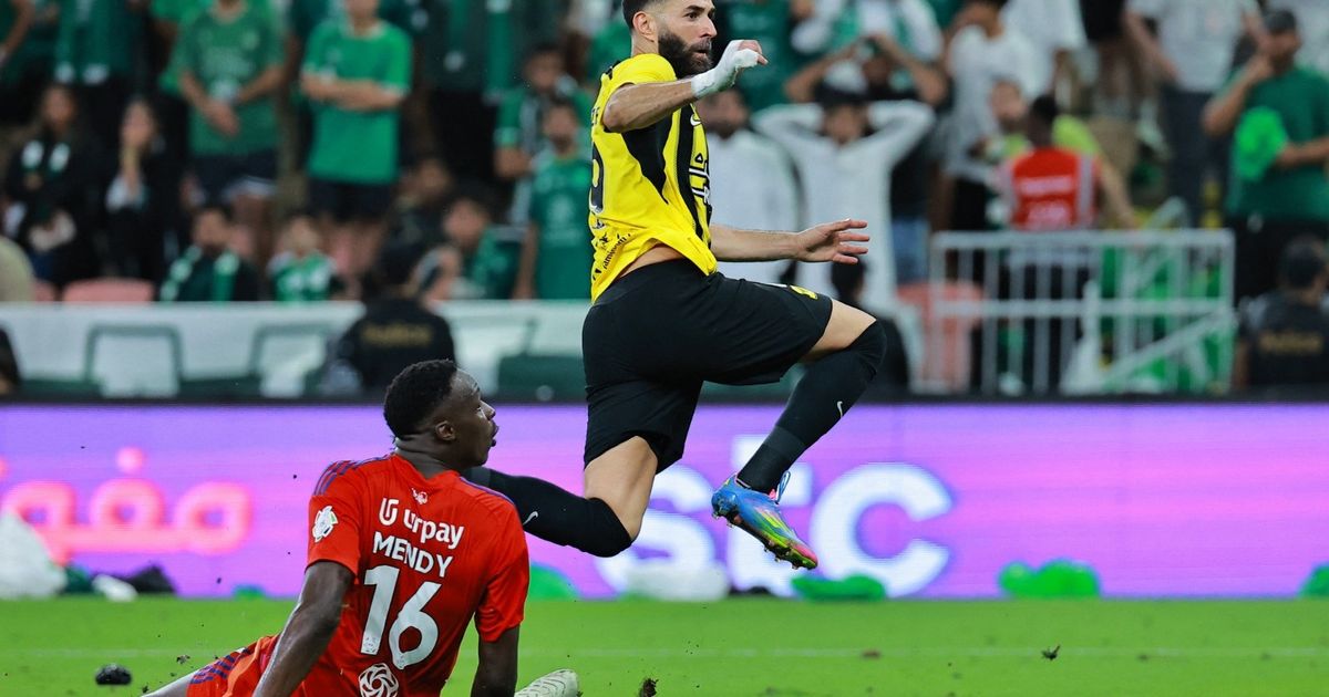 الاتحاد يطلب حكاماً أجانب لمواجهة الفتح في دوري روشن