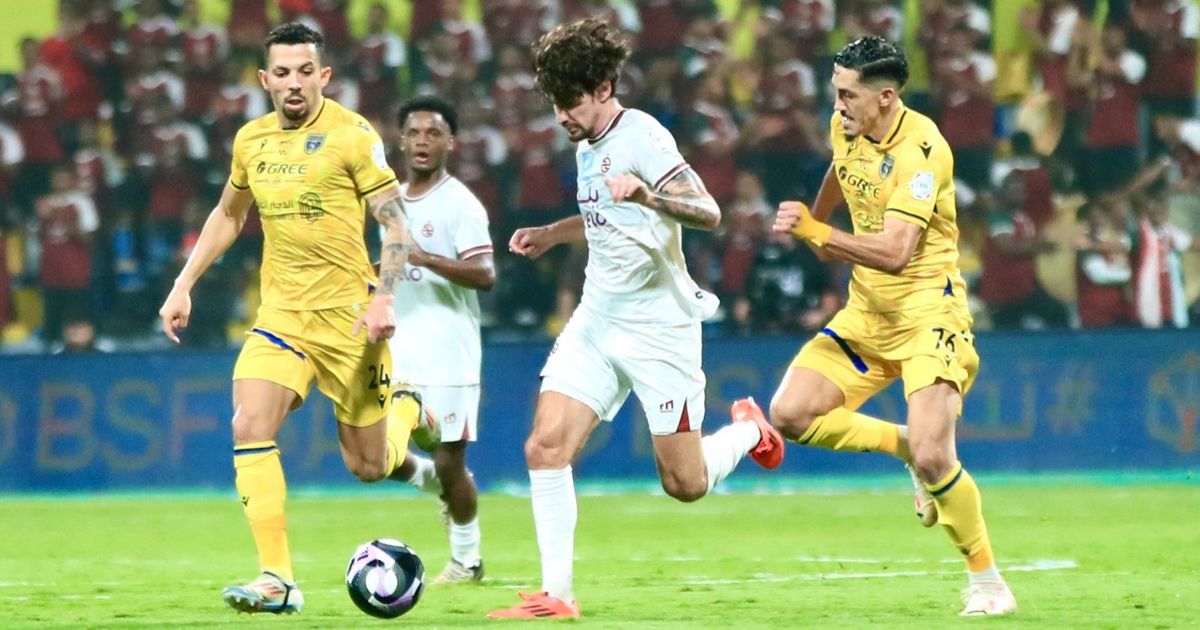 شاهد.. الخلود يواصل صحوته ويتعادل مع التعاون