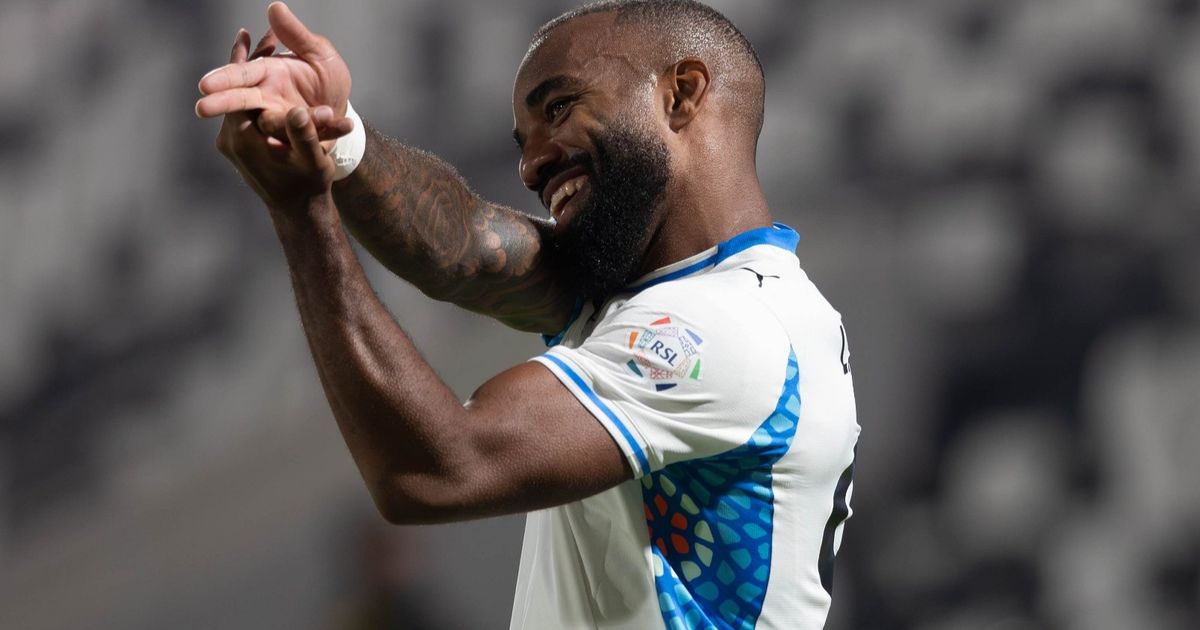 لاكازيت يقود نيوم لفوز جديد والصعود للمركز الثالث بدوري روشن