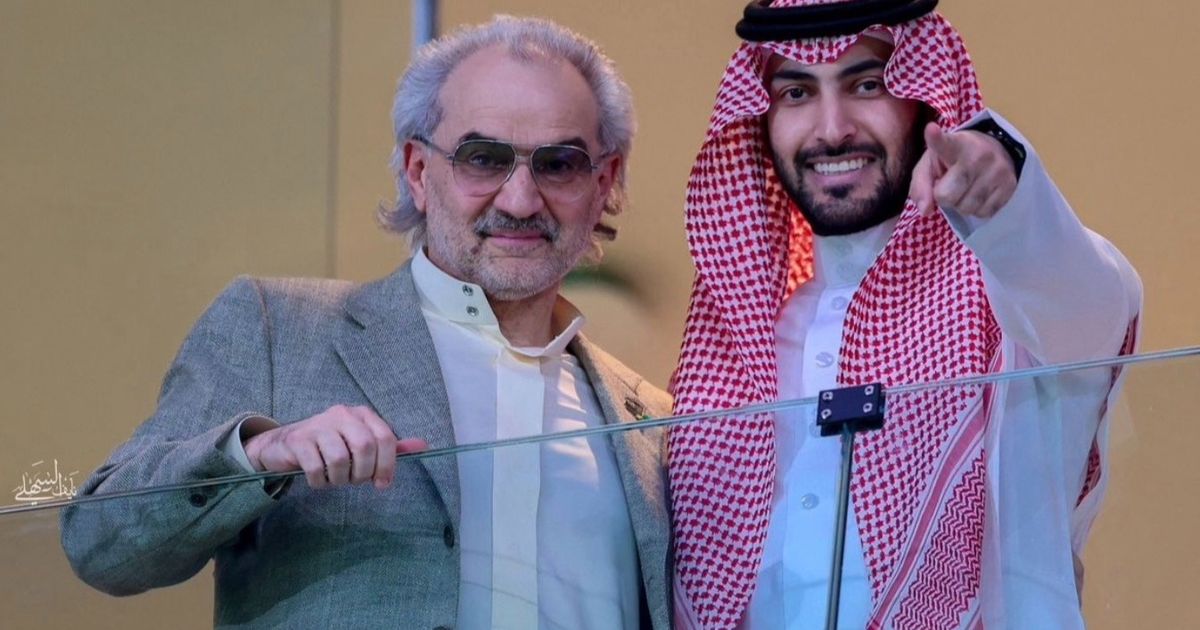 كيف رد الوليد بن طلال على شائعة شراء كل أسهم الهلال السعودي؟